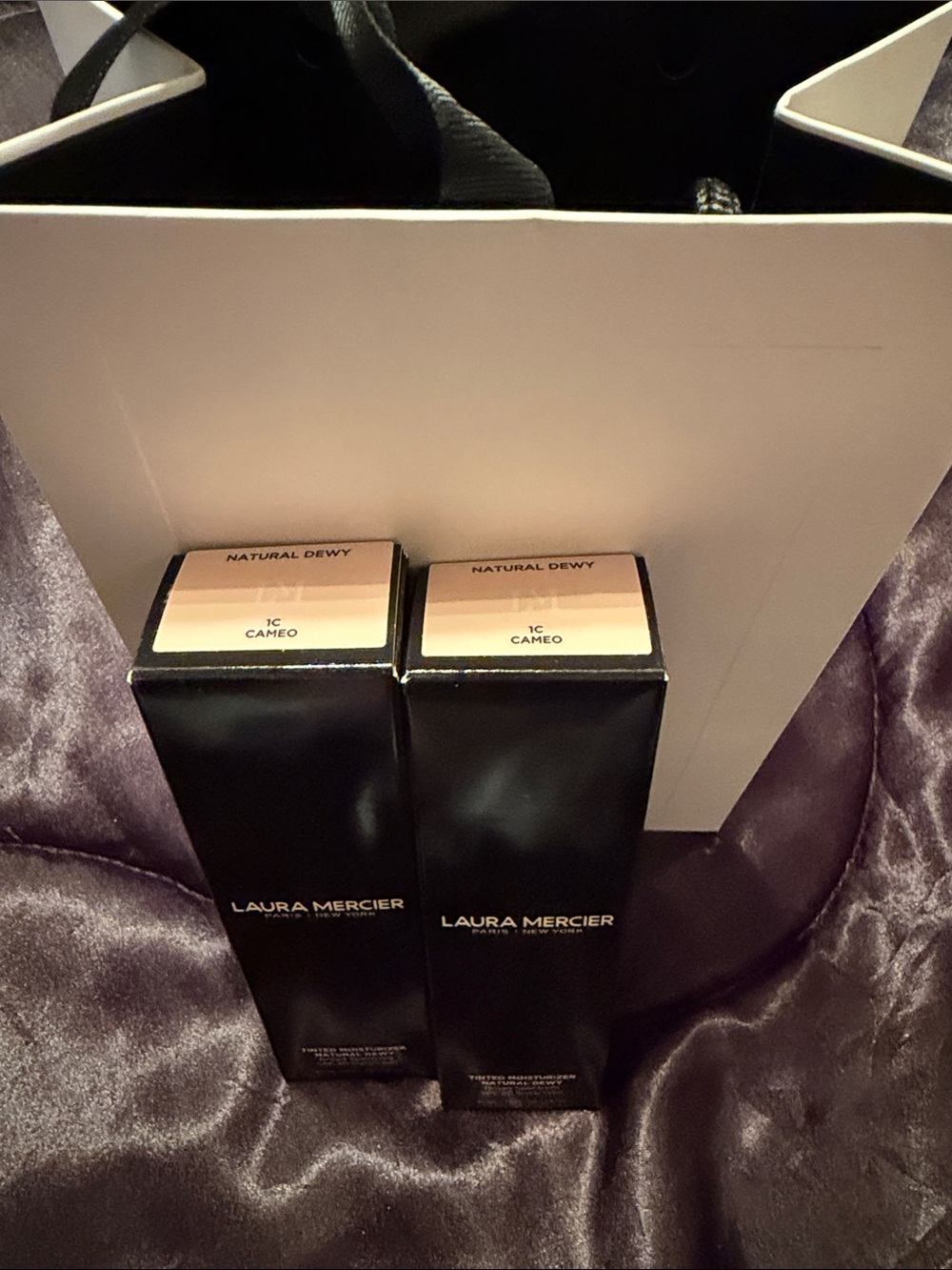 laura mercier tind moisturizer natural Dewey. Broad spectrum SPF 30.